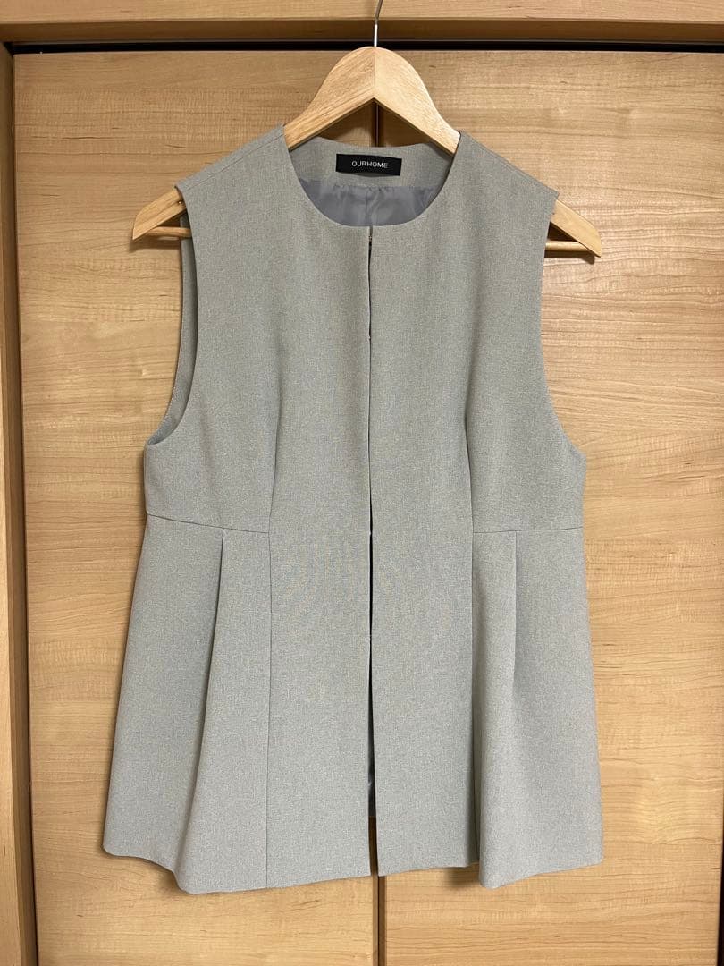 our ぺプラムベスト　ライトグレー