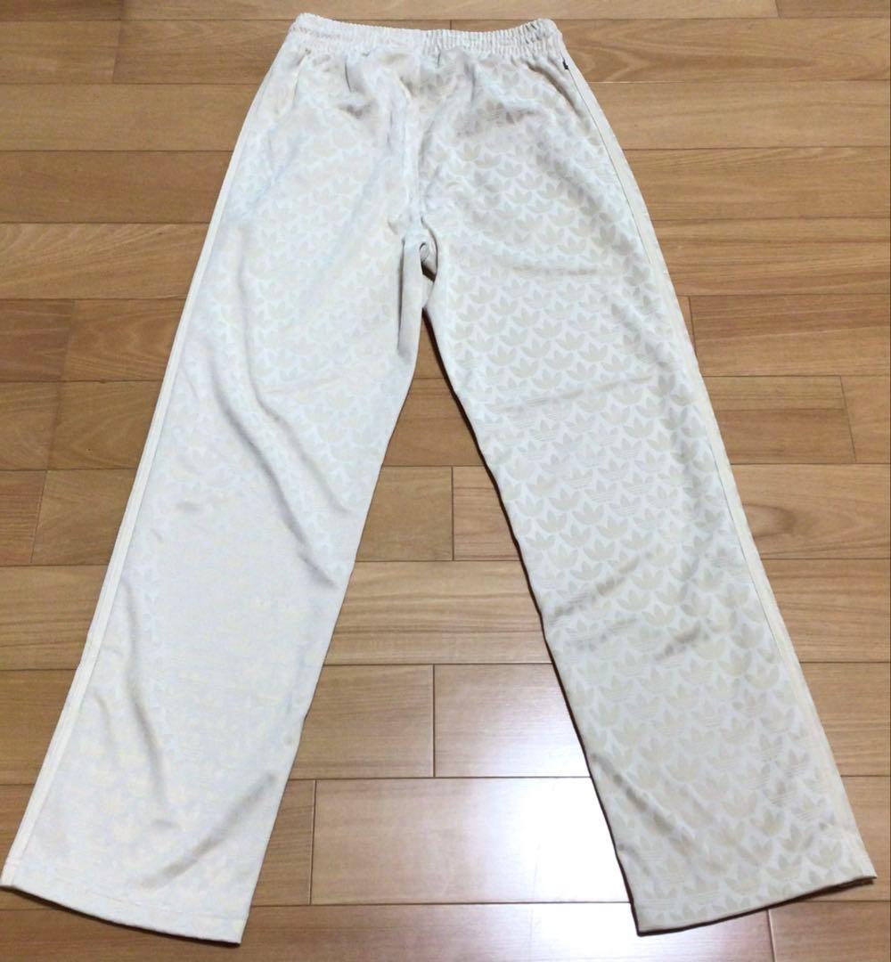 adidasアディダスオリジナルス　総柄ベージュジャージパンツ