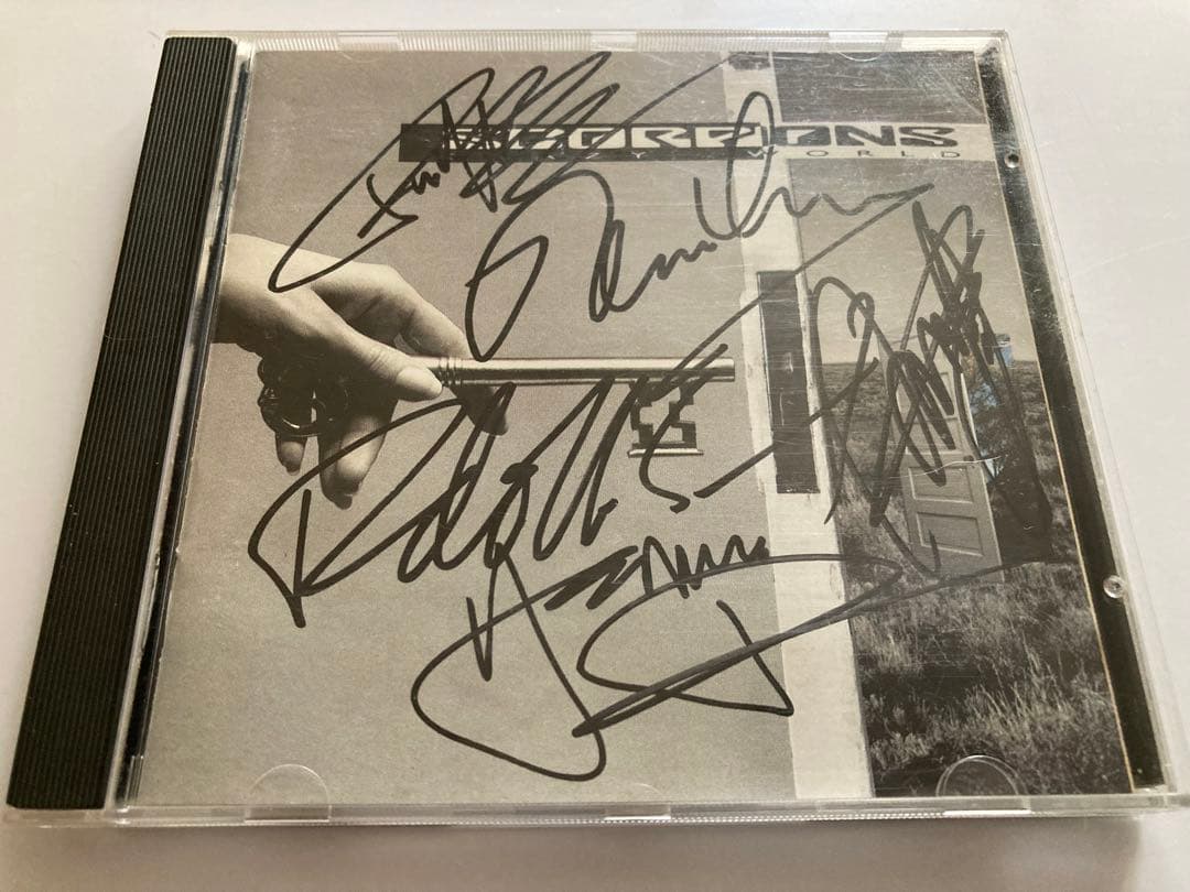 レア　スコーピオンズ　直筆サインCD scorpions ジャーマンロックドイツ