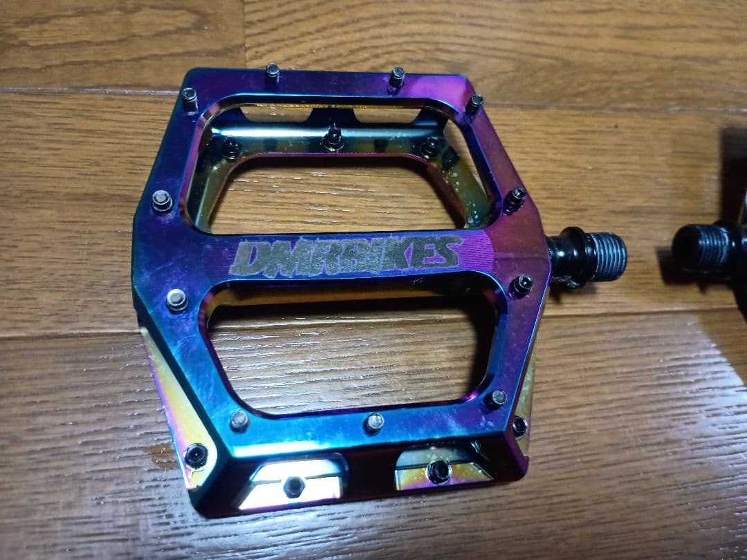 DMR VAULT LACON　フラットペダル マルチカラー MTB