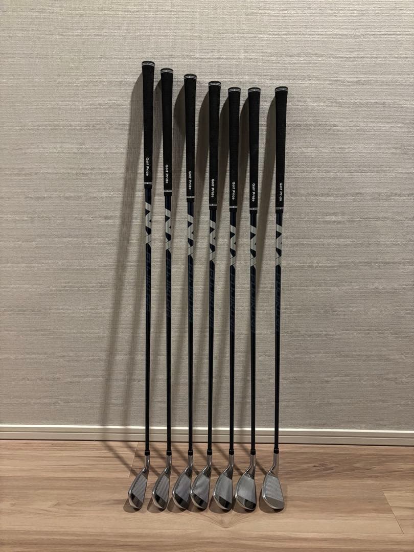 ゼクシオ１４＋アイアン　セット　カーボンシャフトＳ　７本
