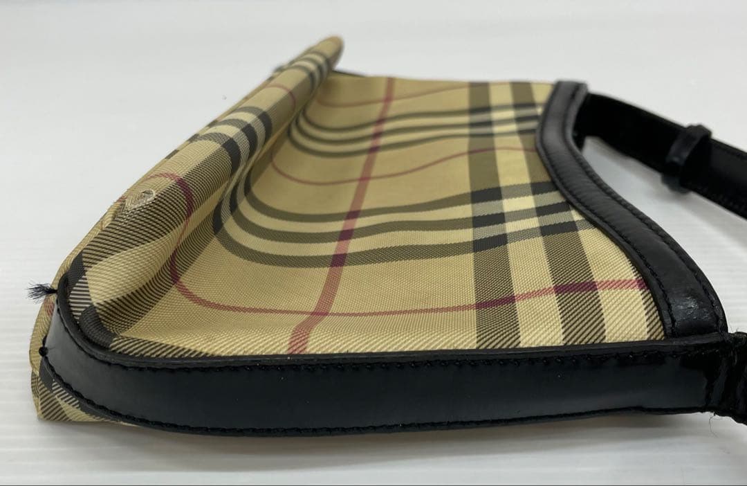 knmen169-0657 バーバリー　ハンドバッグ