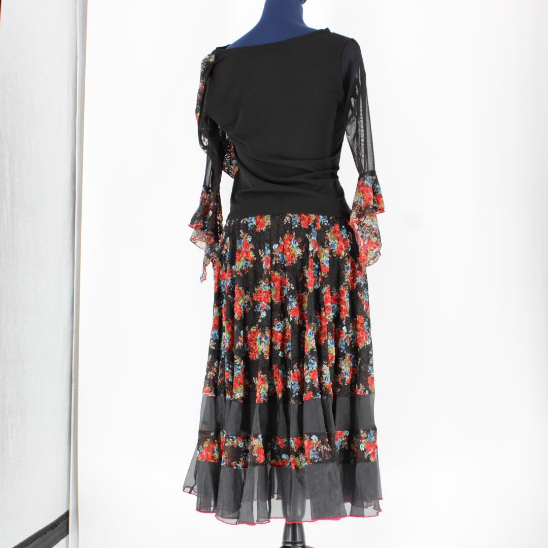 【美品 社交ダンス衣装】上下セット トップス スカート 黒 赤 水色 かわいい