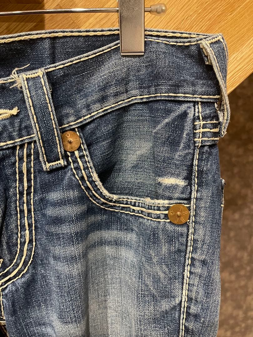 【トゥルー レリジョン】ブーツカット ダメージ加工デニムパンツ 29x33