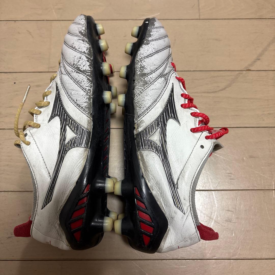 ミズノのモレリアネオ3です！ サイズオーバーした為売ります。 まだ全然履けます！