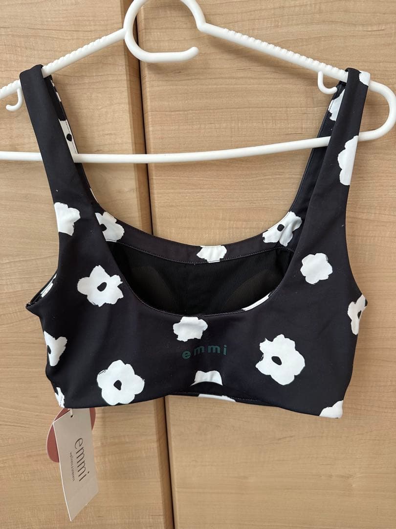 emmi デイジー　花柄 ヨガウェア UVカット