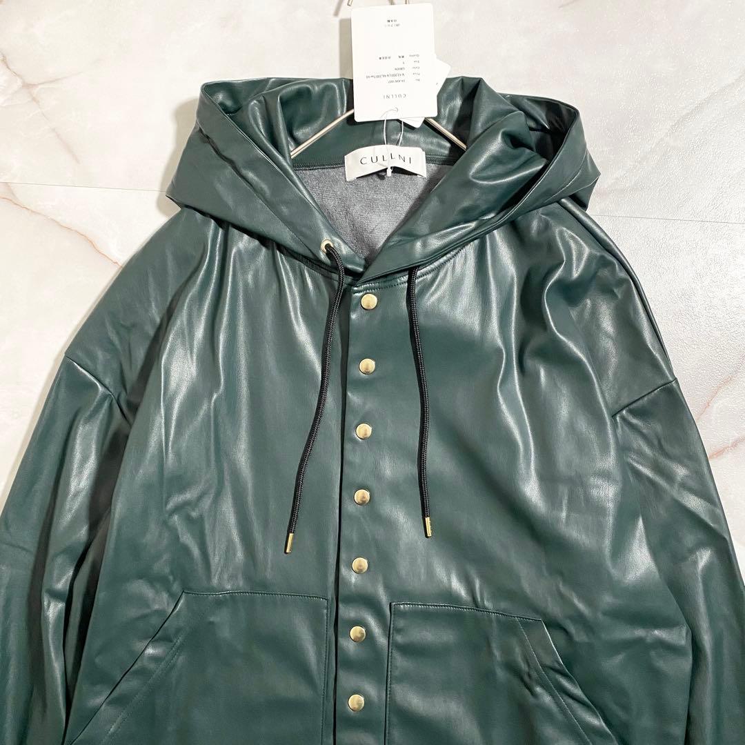 B17597 未使用 クルニ 24AW フェイクレザーボタンフーディブルゾン緑1