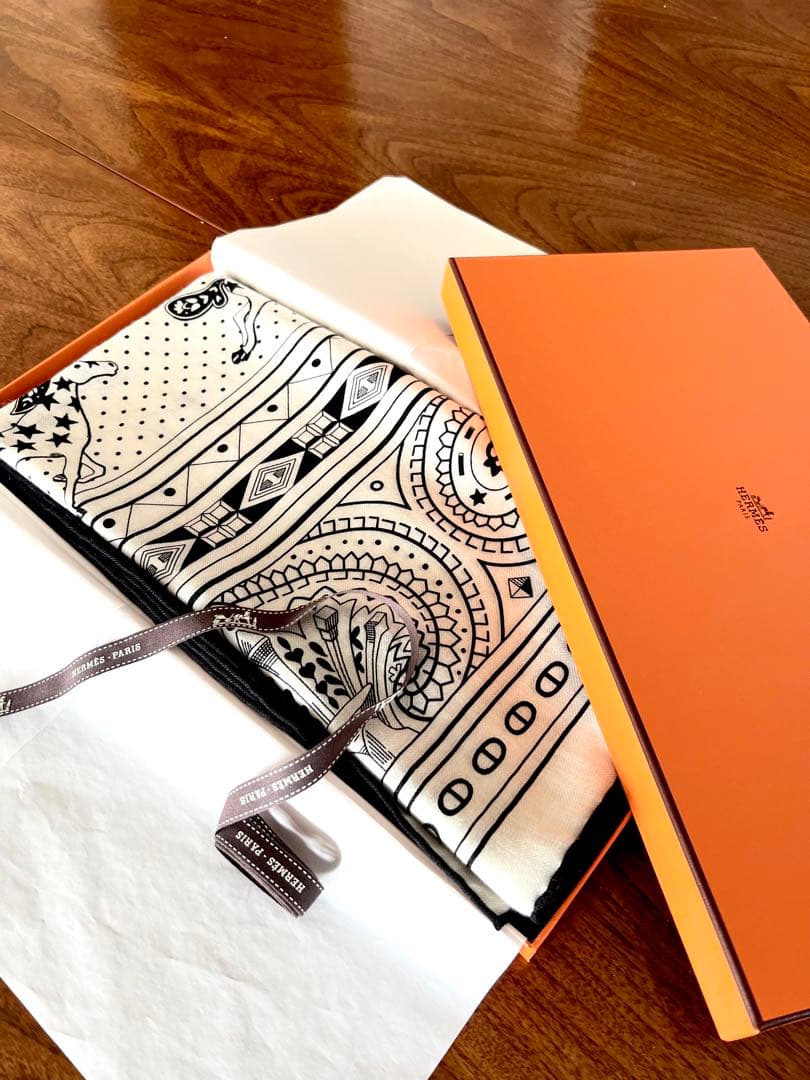 【新品】HERMES カシシル《シュヴァル・ドゥ・クール・バンダナ》白黒