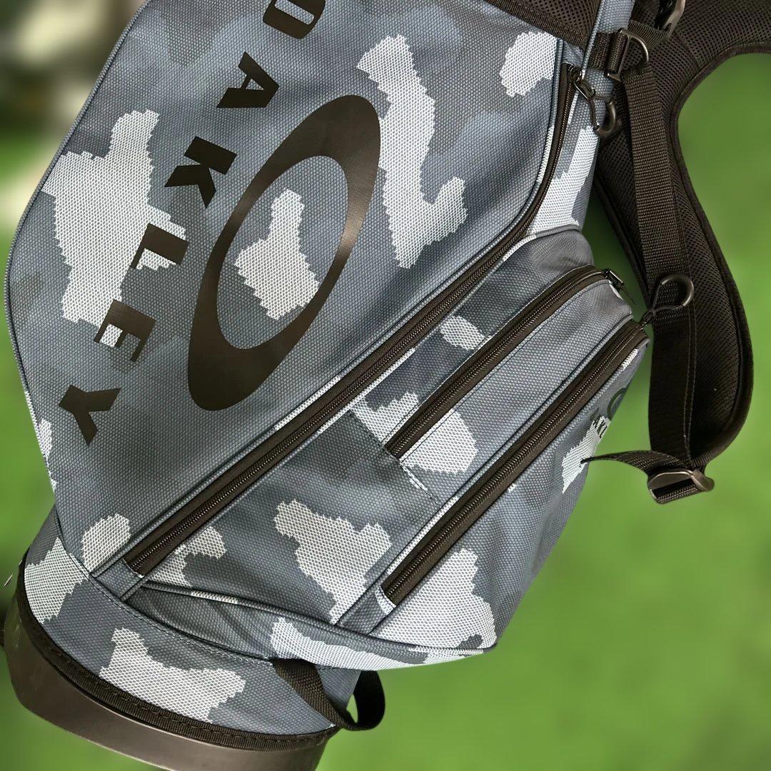 オークリーゴルフ　キャディバッグ　スタンド式