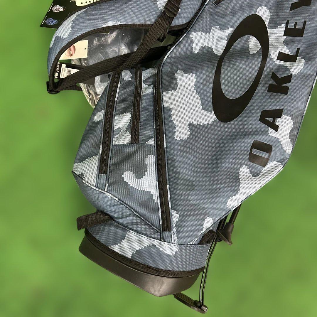 オークリーゴルフ　キャディバッグ　スタンド式