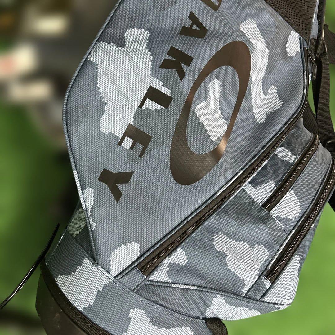 オークリーゴルフ　キャディバッグ　スタンド式