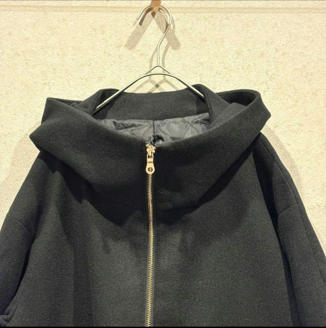 みん　新品タグ付き✨ MEDOC フード付きジップアップハーフコート 黒