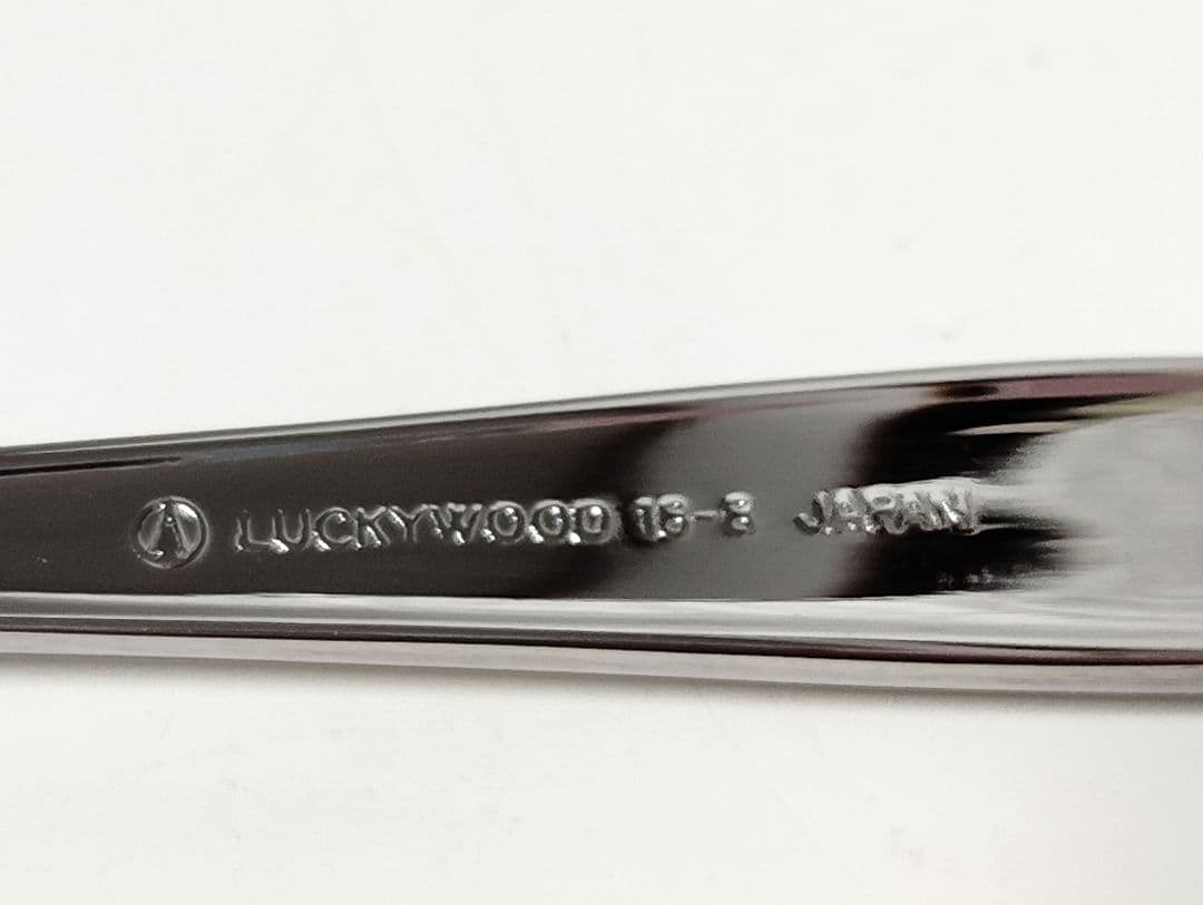 ラッキーウッド　ディナーナイフとティースプーン・フォーク　各5本とケーキサーバー