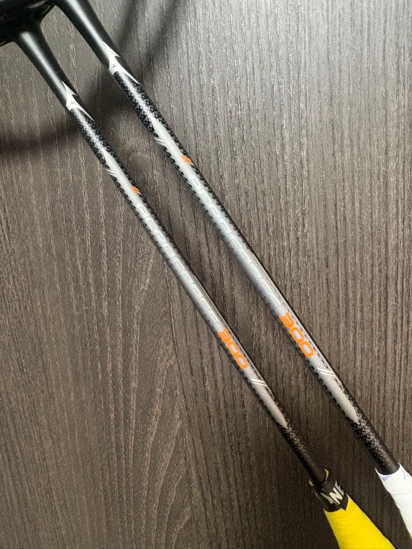 ミズノ アクロフォース300 4UG6 2本