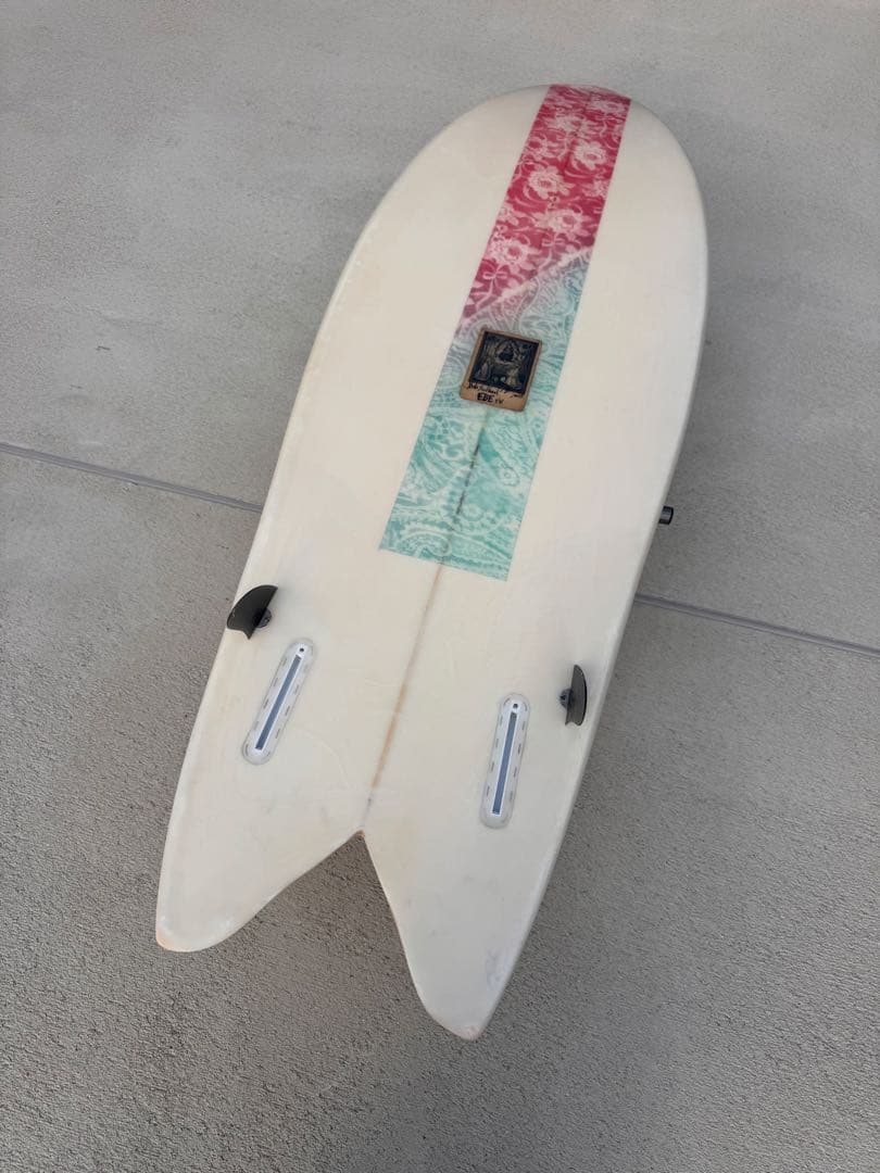 配送込　暗闇で光るxenosurfboard ツインザーフィッシュ