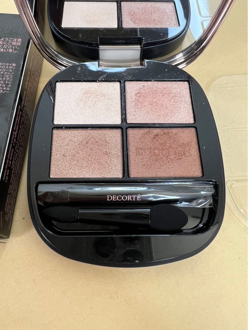 コスメデコルテ　スキンシャドウ デザイニングパレット　01 Rosy Brown