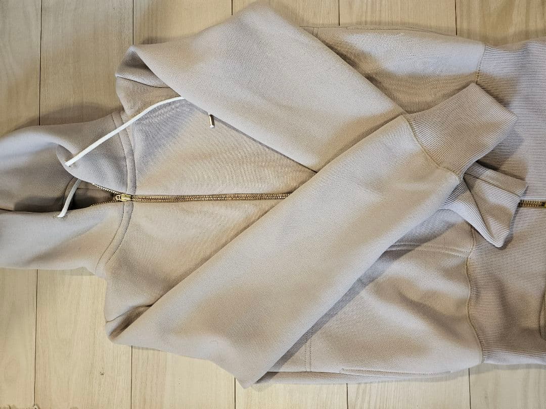 スポンジダンボールZIPパーカーカットソー