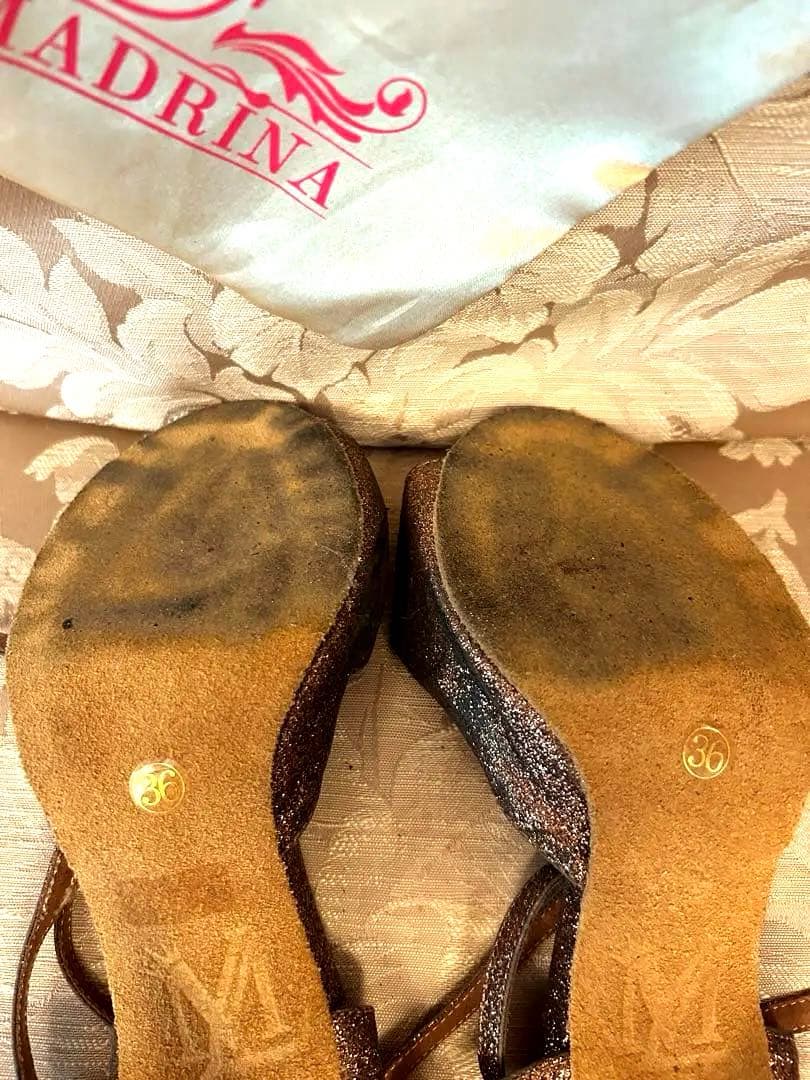 LA MADRINA グリッターオープントゥ9cmヒール　タンゴ　クロスアンクル