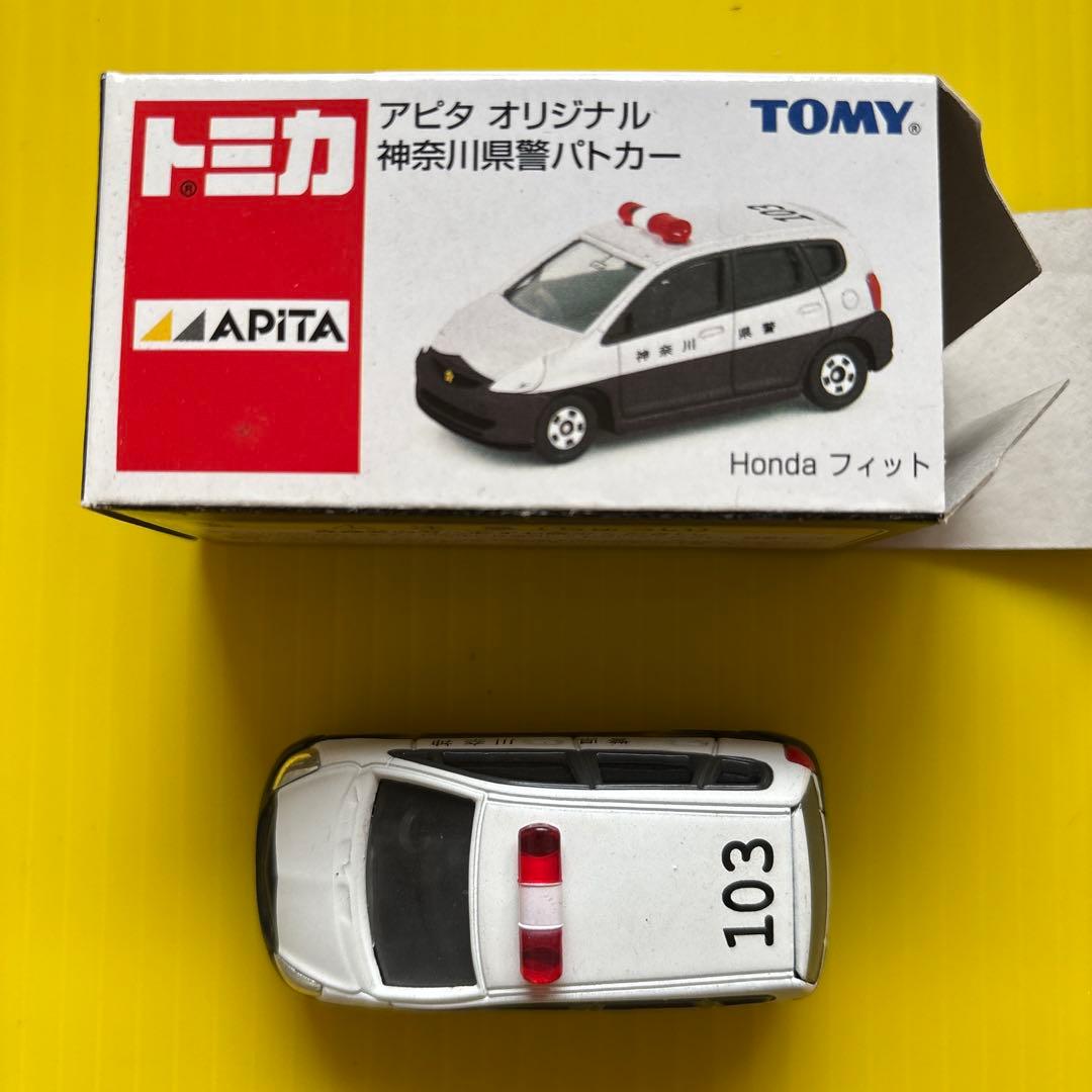 アピタユニーピアゴ　トミカ　パトカー6台
