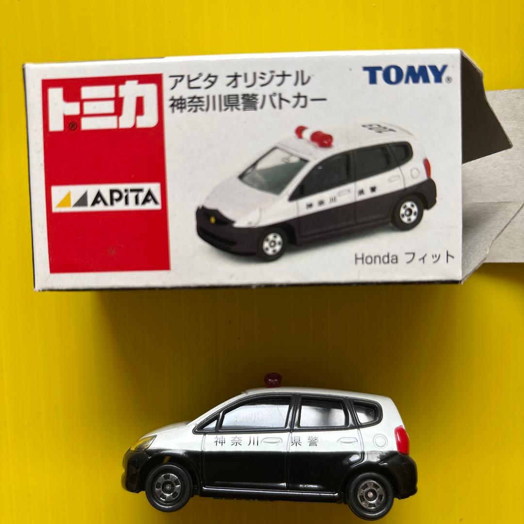 アピタユニーピアゴ　トミカ　パトカー6台