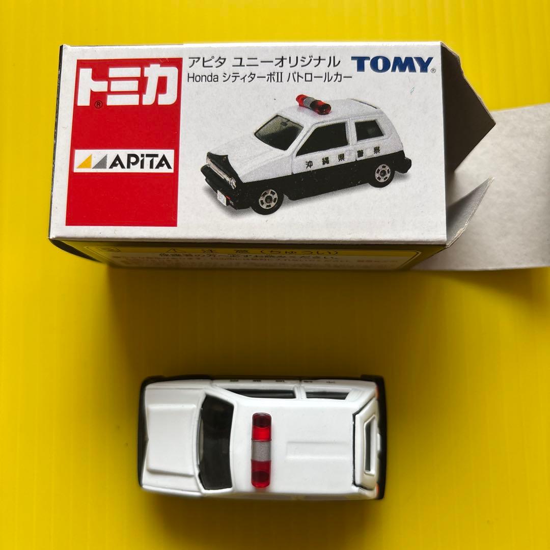 アピタユニーピアゴ　トミカ　パトカー6台