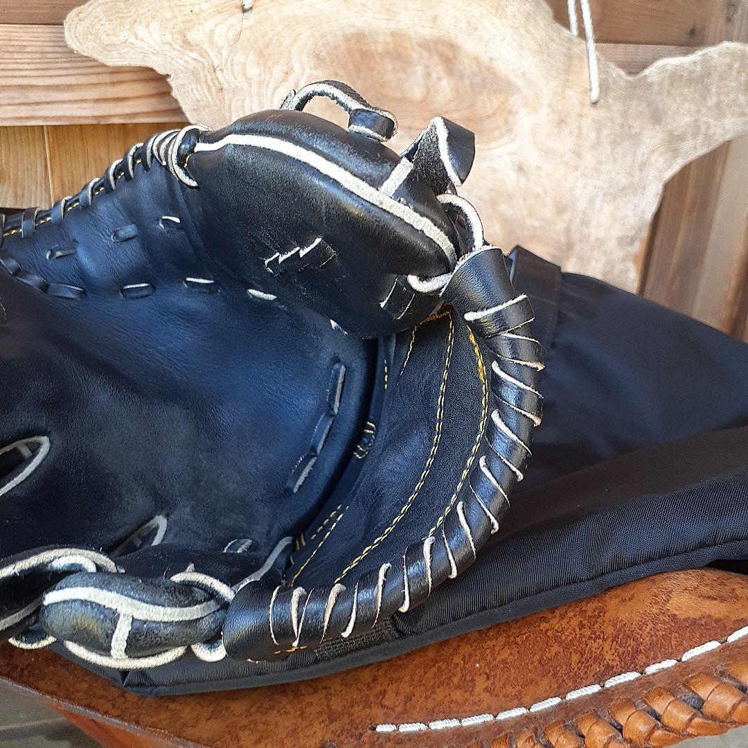 アンダーアーマー　投手用グラブ　　軟式一般 　UNDER ARMOUR　最終価格