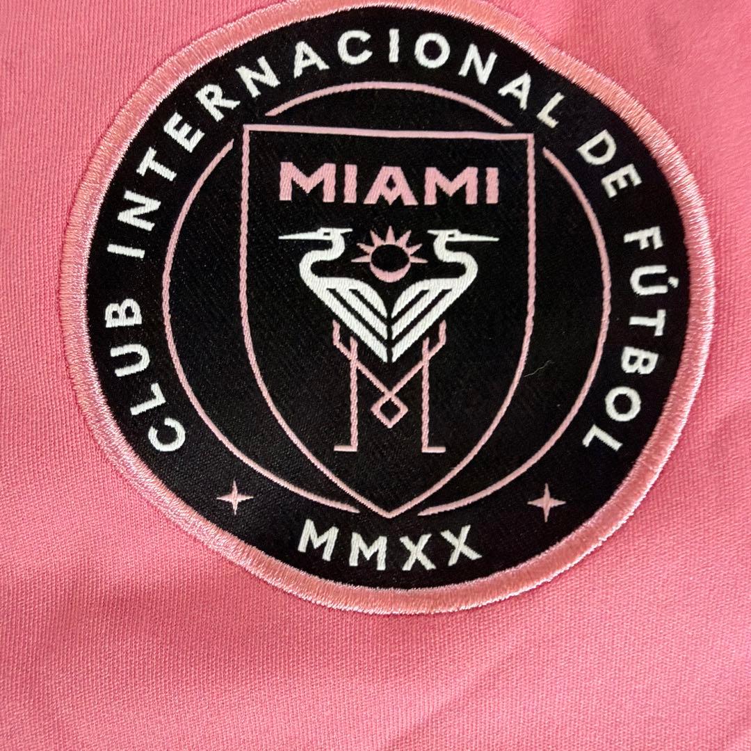 インテル・マイアミ メッシ 10 ピンクシャツ