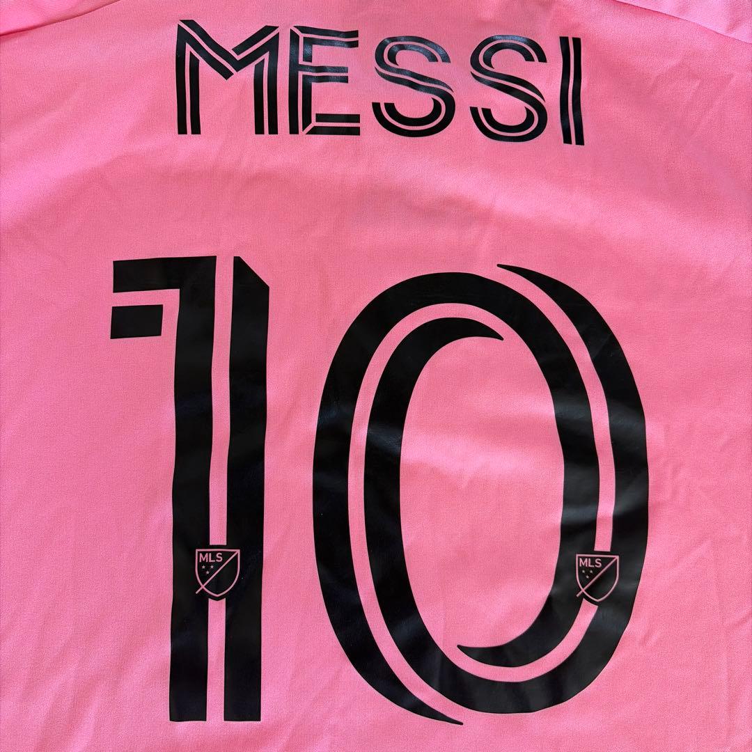 インテル・マイアミ メッシ 10 ピンクシャツ