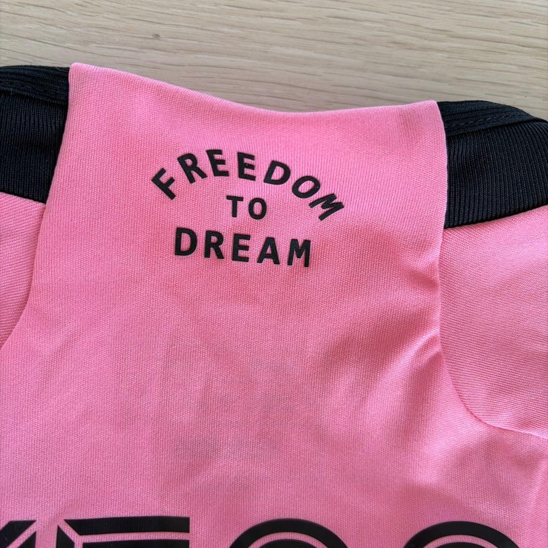 インテル・マイアミ メッシ 10 ピンクシャツ