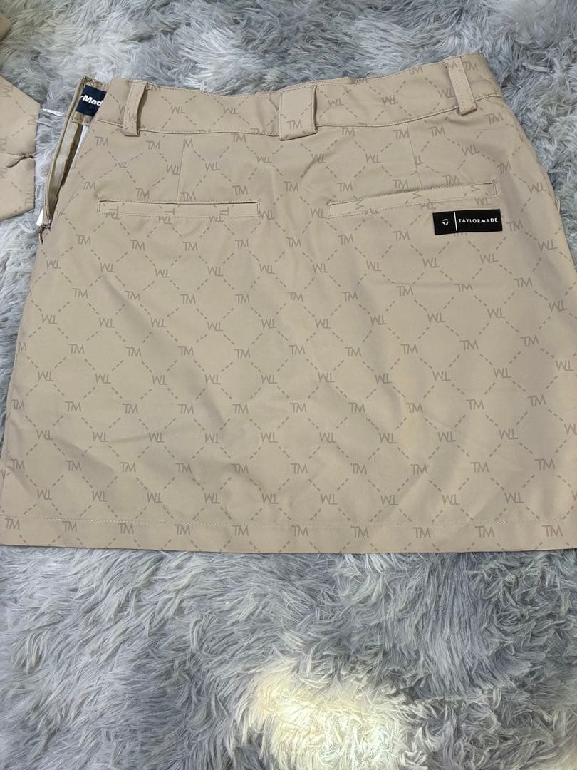 TAYLORMADE トップスとスカートセット