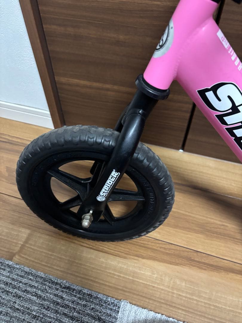 STRIDER バランスバイク ピンクセット　ヘルメット付き　カスタムサドル