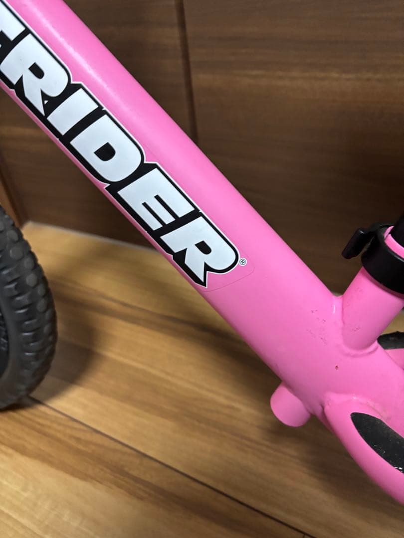 STRIDER バランスバイク ピンクセット　ヘルメット付き　カスタムサドル