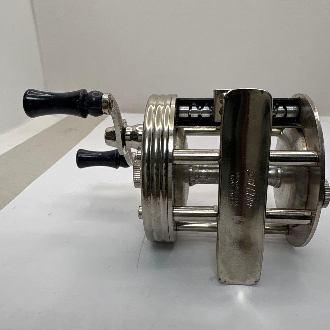 ABU 1550ベイトリール 収納袋付き