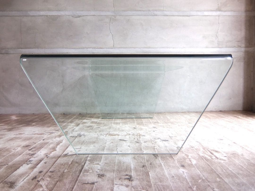 【キズあり・BoConcept】シンプルな強化ガラス製・Adriaローテーブル