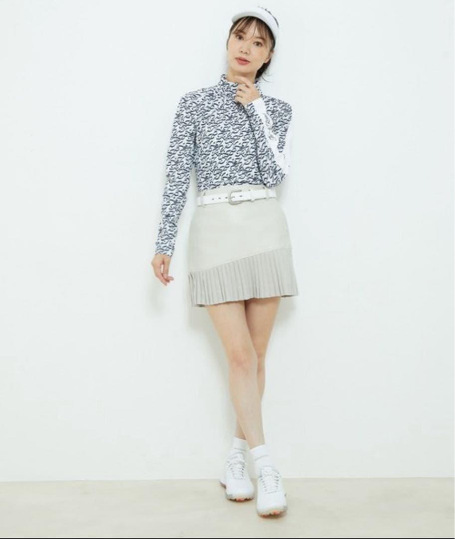 フェイクレザー　プリーツ　スカート　新品　サイズM ベージュ　ストレッチ　秋冬