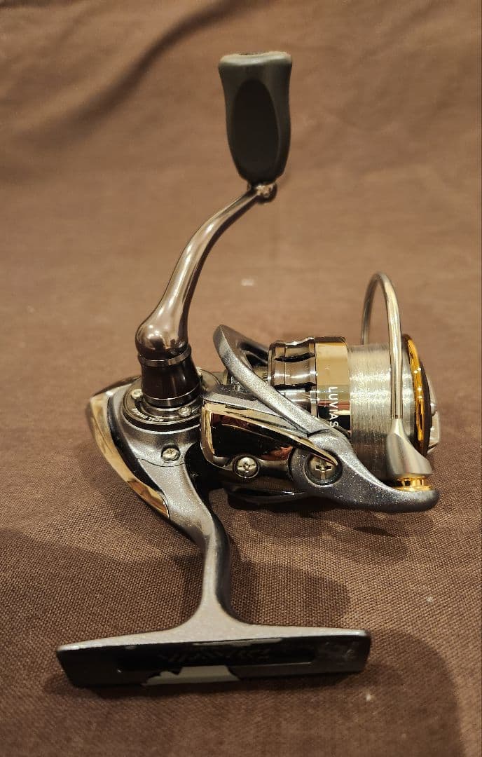 極美品　Daiwa LUVIAS 2506H スピニングリール ルビアス
