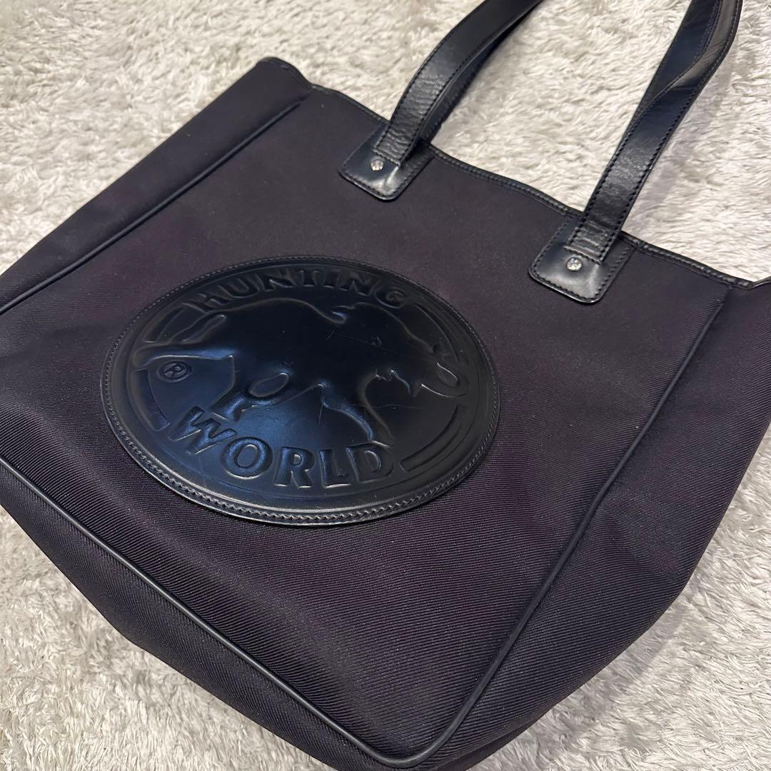 ハンティングワールド　トートバッグ　ハンドバッグ　A4 ビッグロゴ　黒　ブラック