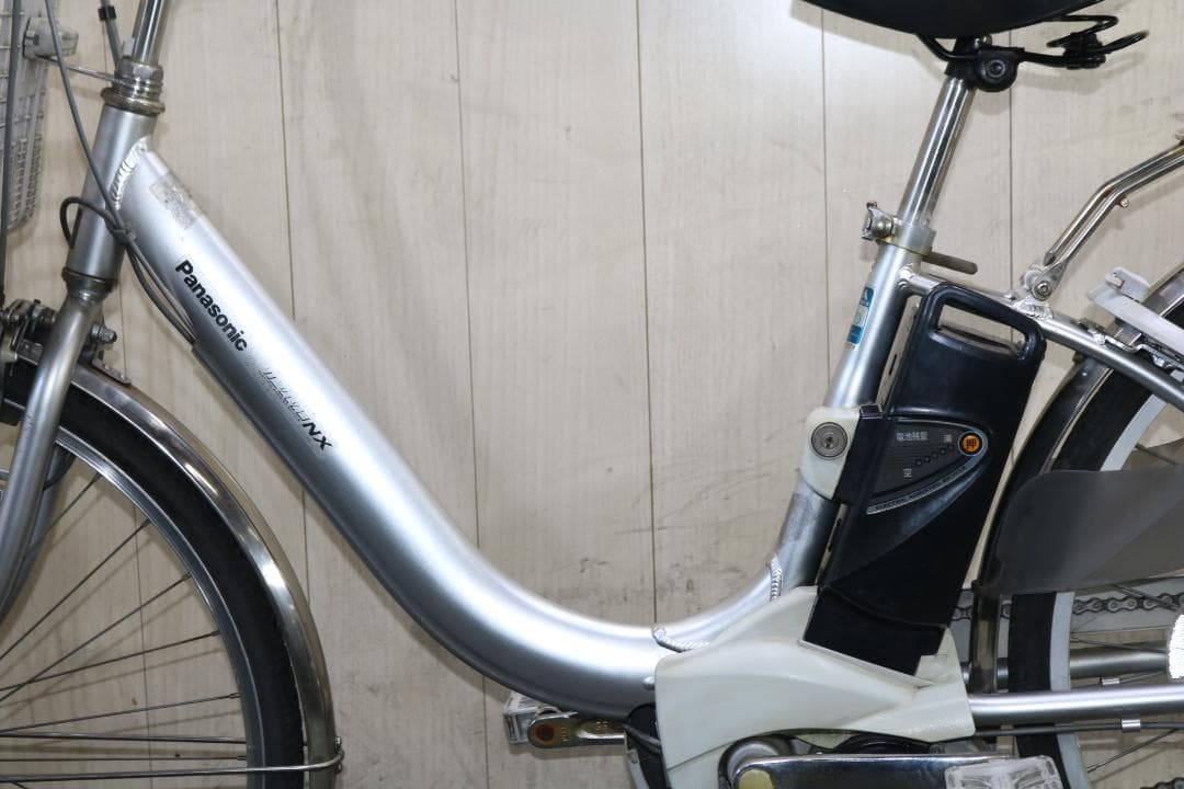 シルバー 電動アシスト自転車 前バスケット付き