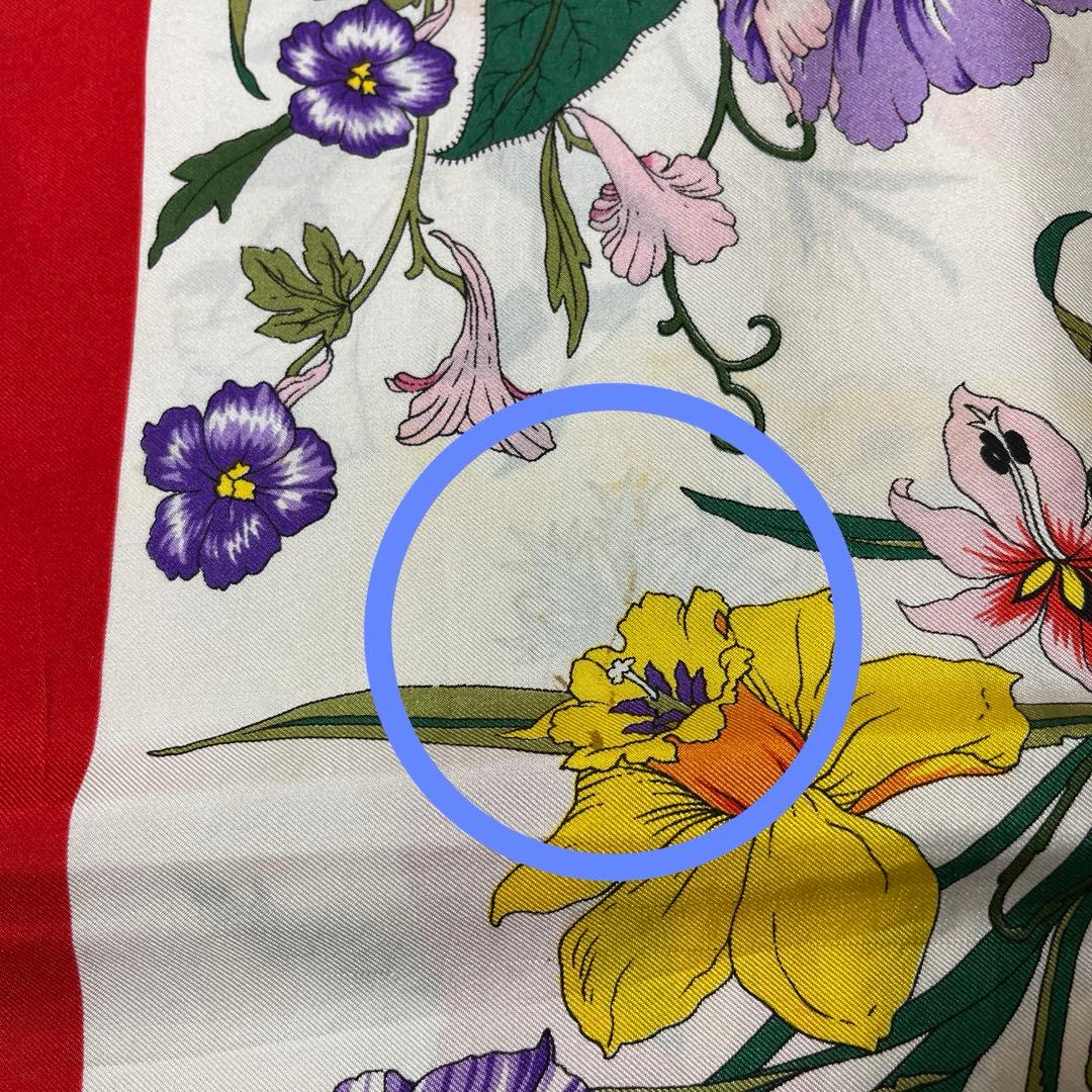 美品　GUCCI フローラ　スカーフ　シルク　花柄　デカロゴ　白　赤　ホワイト