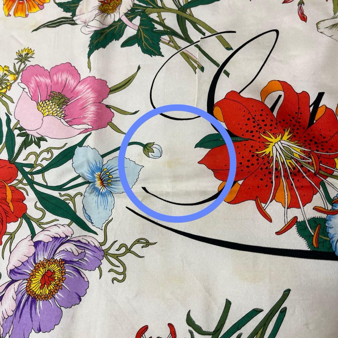 美品　GUCCI フローラ　スカーフ　シルク　花柄　デカロゴ　白　赤　ホワイト