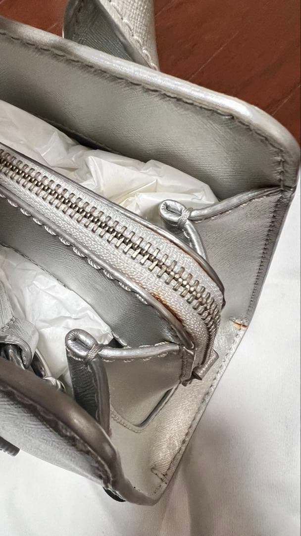 マークジェイコブス シルバー ハンドバッグ ファスナー付き