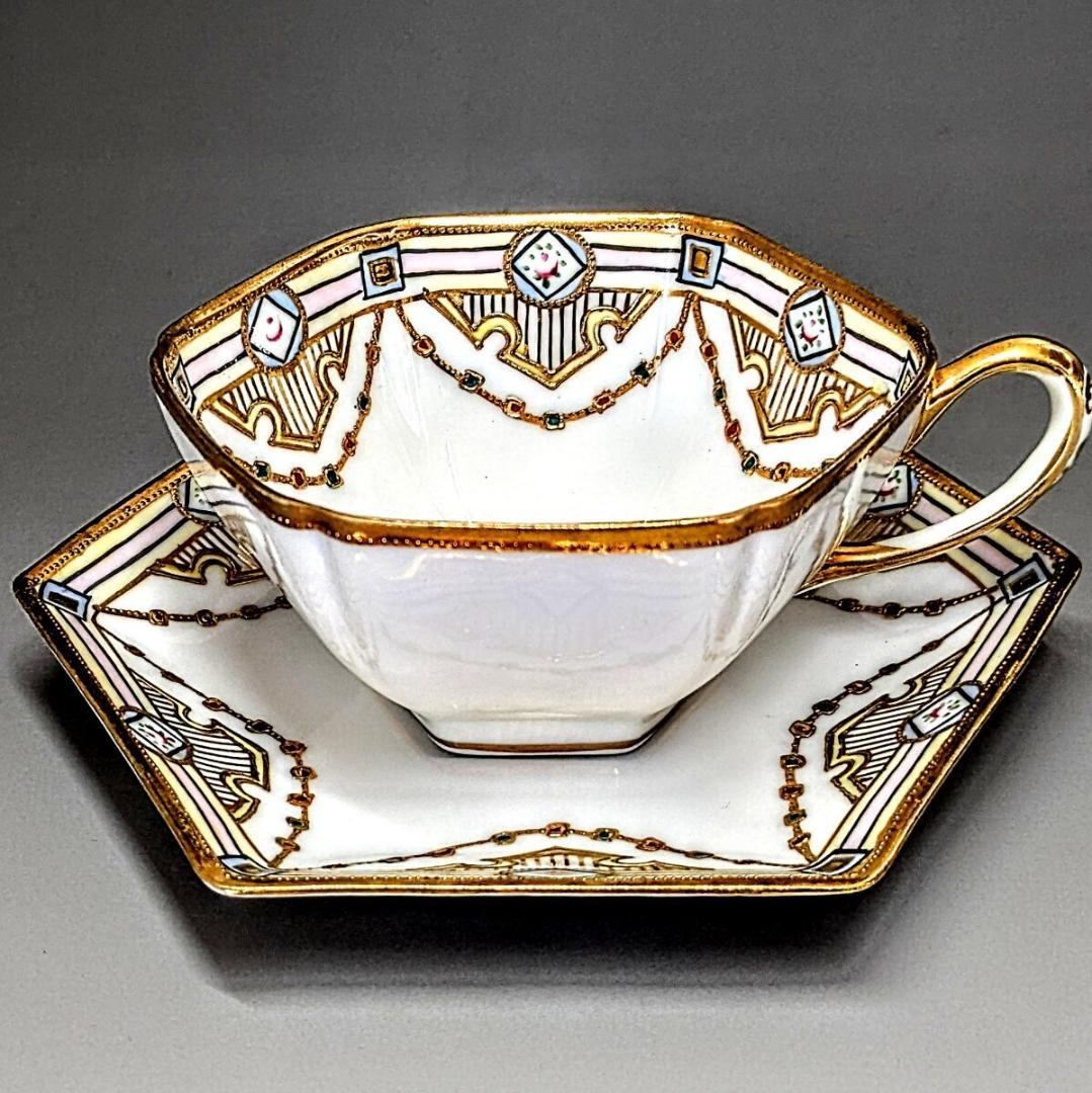 オールドノリタケ・金盛上陽刻薔薇柄　ガーランド装飾　ヘキサゴン　カップ＆ソーサー