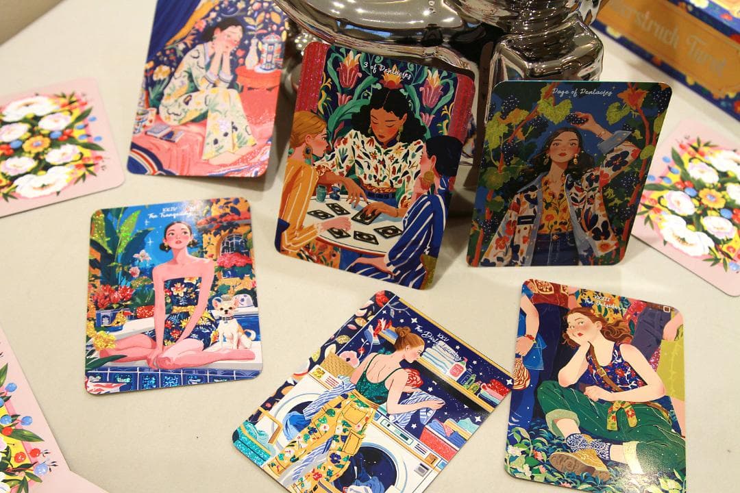 【正規品タロットカード】クラファン完売✨希少✨現代的なアートワークの美麗デッキ