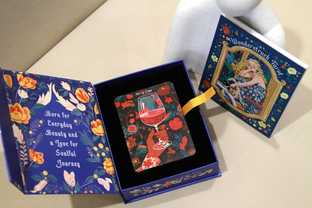 【正規品タロットカード】クラファン完売✨希少✨現代的なアートワークの美麗デッキ