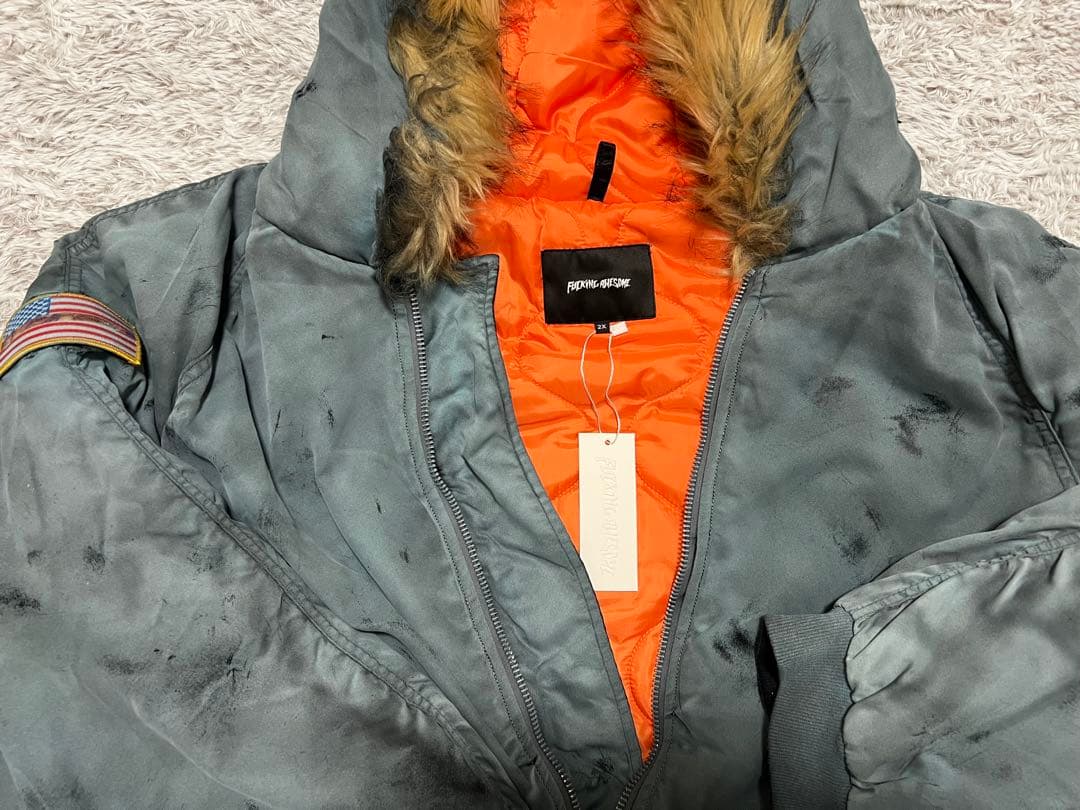 ファッキングオーサム　ボンバージャケット