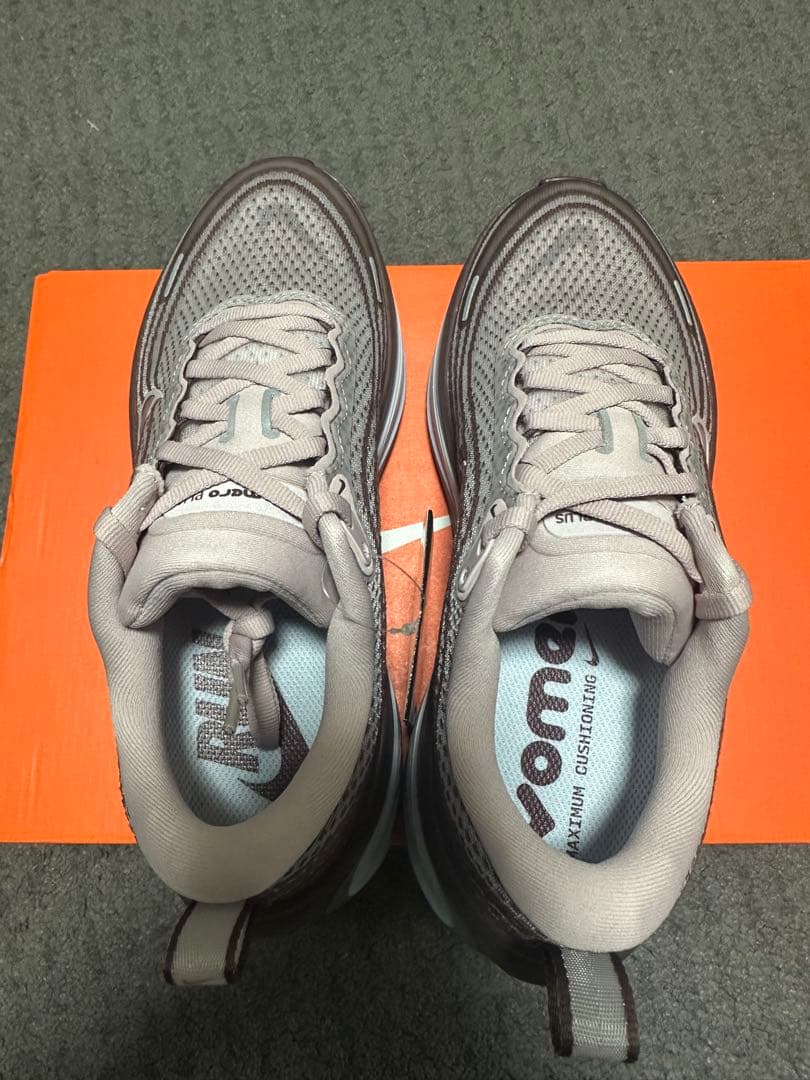 【新品・未使用】ナイキ ボメロプラス　23.5cm