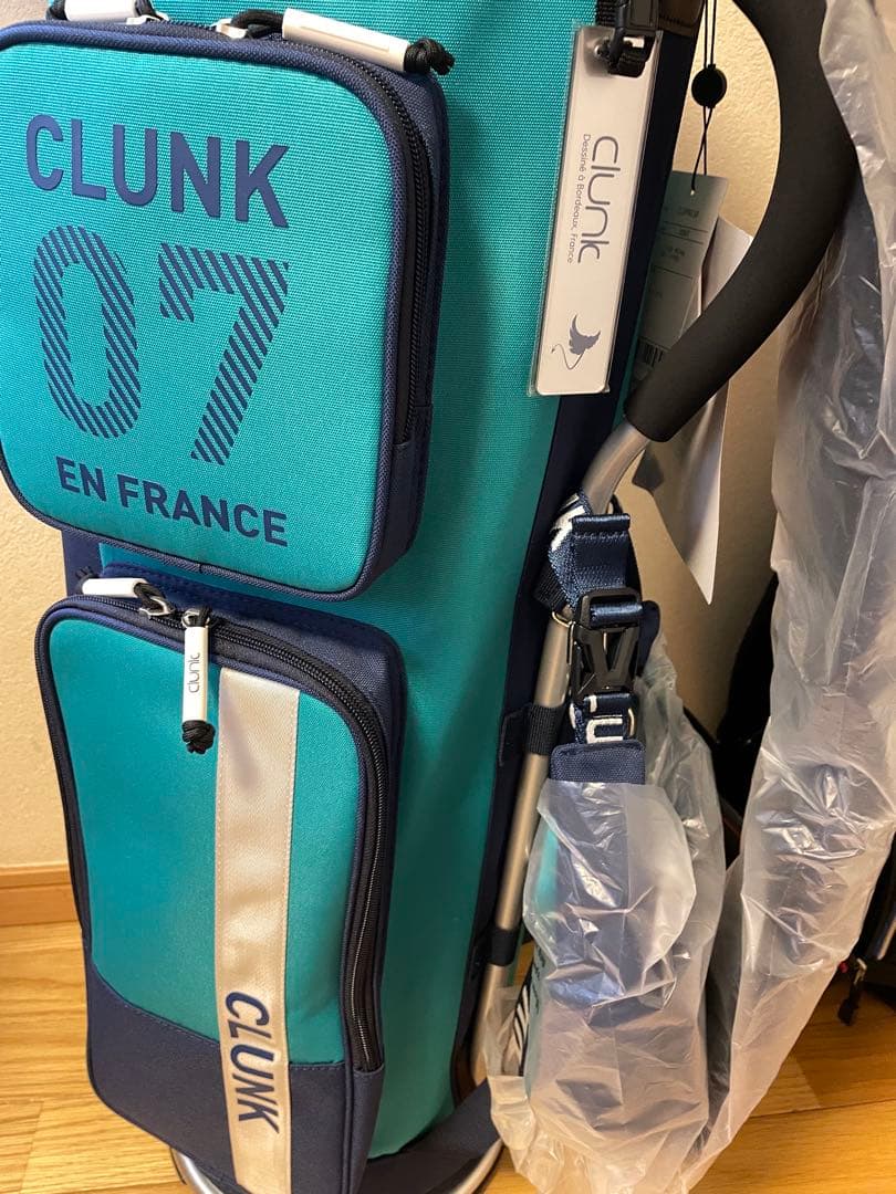 CLUNK 07 ゴルフバッグ・キャディバッグ　おまけのアイアンカバー付き