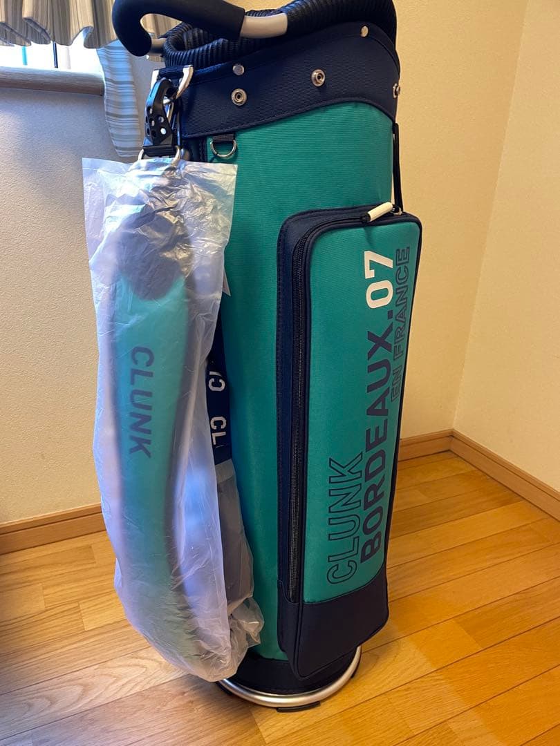 CLUNK 07 ゴルフバッグ・キャディバッグ　おまけのアイアンカバー付き
