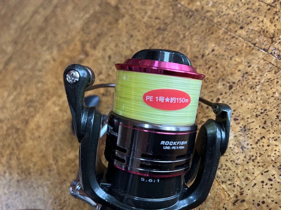 スピニングリール 4000番 程度 未使用 PEライン 1号 付き