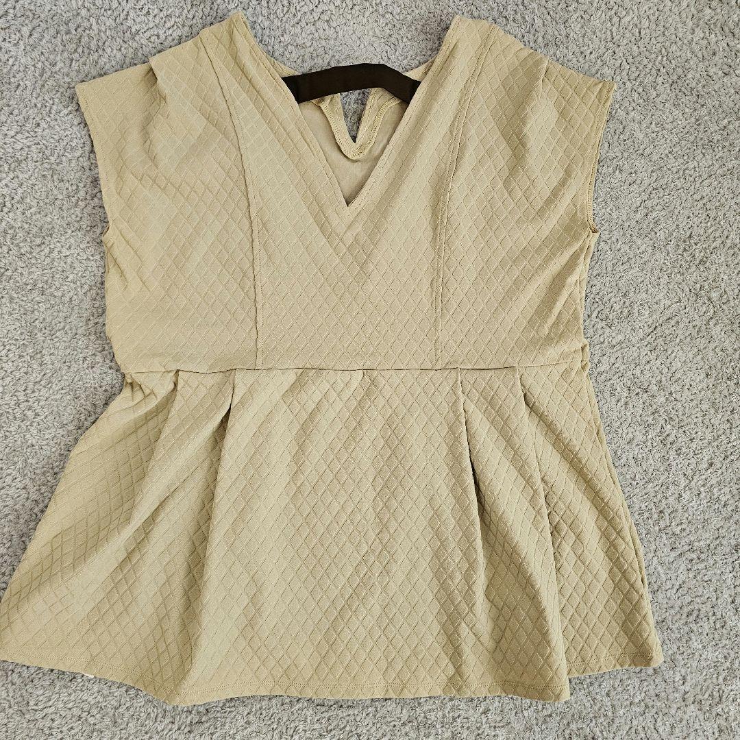 完売品おまけ付き♪未使用ジャガードペプラムトップス　ベージュゴールドLAVA
